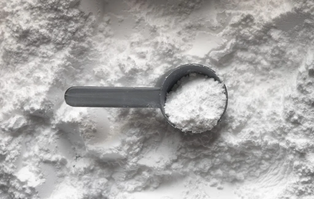 scoop de protéine en poudre
