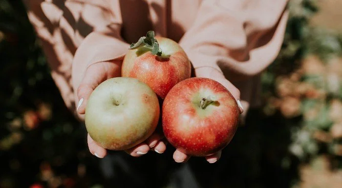 trois pommes