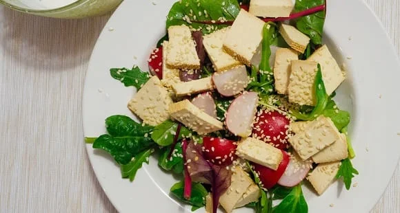 salade composée de tofu