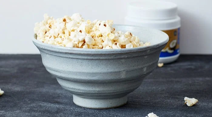 popcorn à l'huile de coco et la vanille