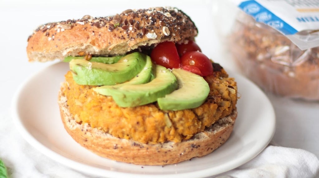 recette sympa riche en avocat, un légume riche en potassium : le bagel à l'avocat !