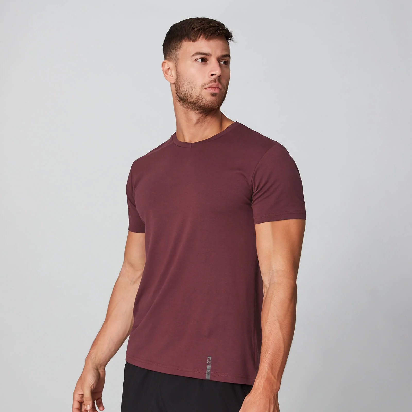 Myprotein Luxe Classic V-Neck - Oxblood - SImage1