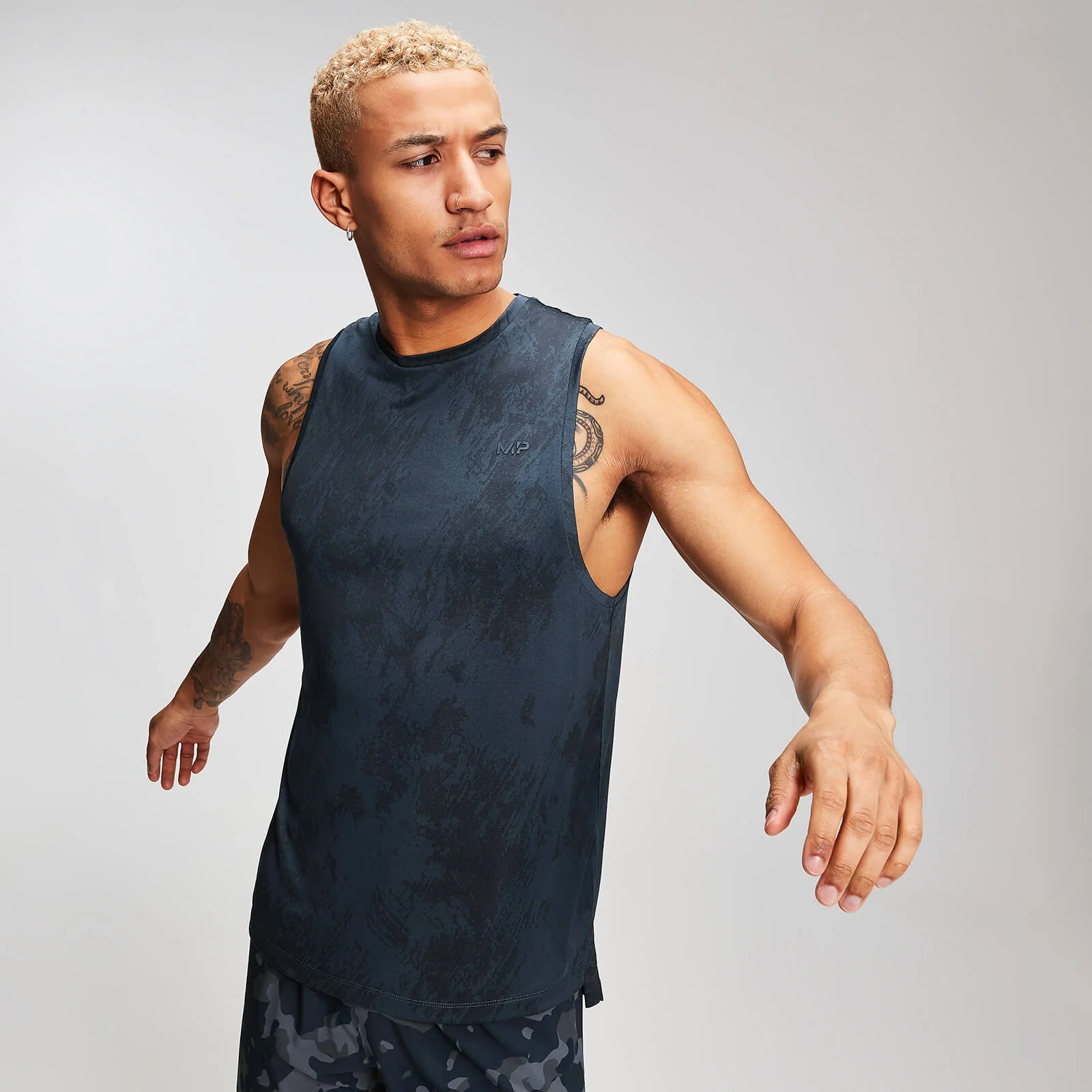Débardeur ouvert Distressed MP Training pour homme - Encre - XSImage1