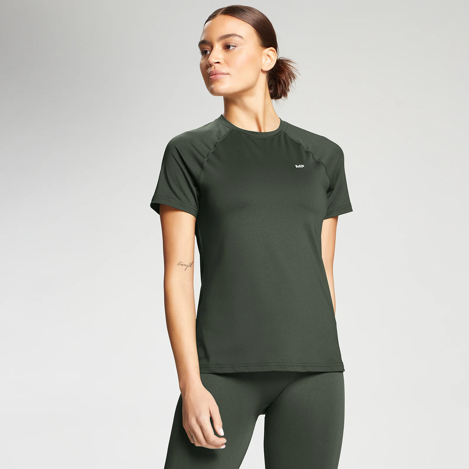 T-shirt d’entraînement coupe slim MP Essentials pour femmes – Feuille de vigne - XXSImage1