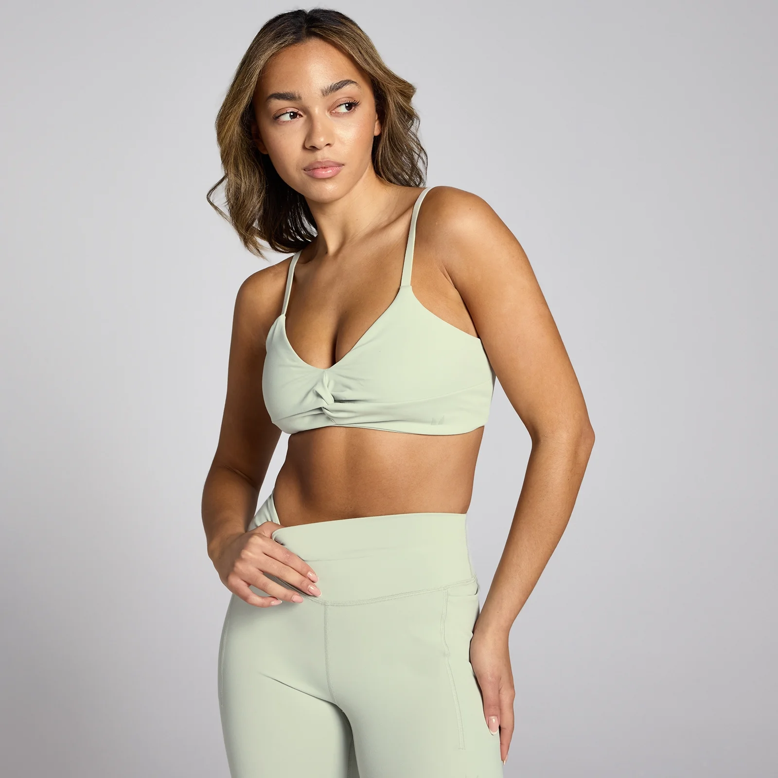 Brassière de sport torsadée sur le devant MP Lifestyle pour femmes – Vert minéral - XSImage1