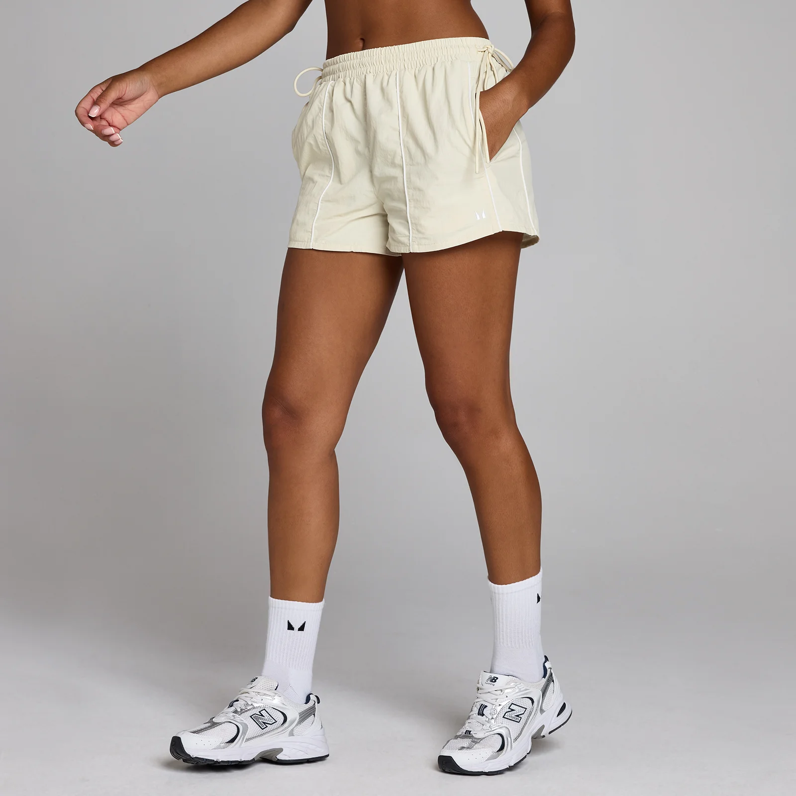 Short tissé contrasté à cordon Tempo MP femme - Poussière du désert - SImage1