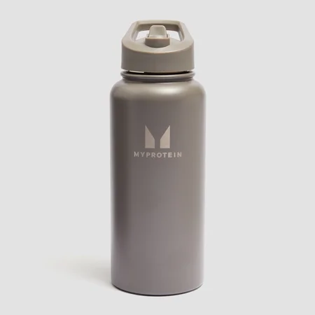 Bouteille Myprotein en métal recyclé avec paille rabattable 1 L - Truffe foncée